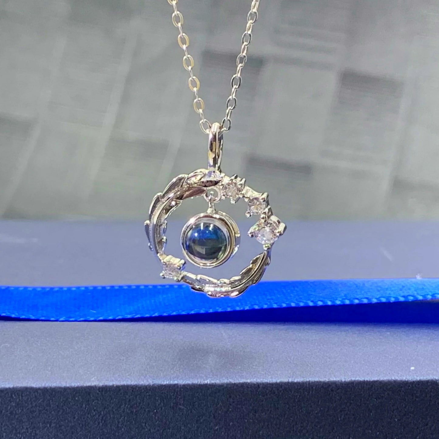 Zhejiang S925 Photo Projection Necklace Feather Zirconia